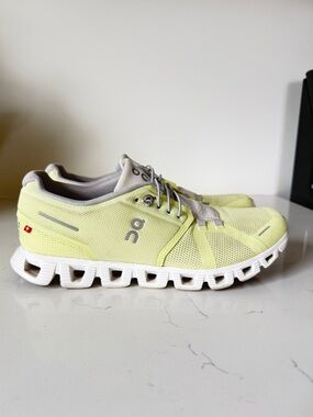 On Cloud 6 | Women’s size and 10 (US)